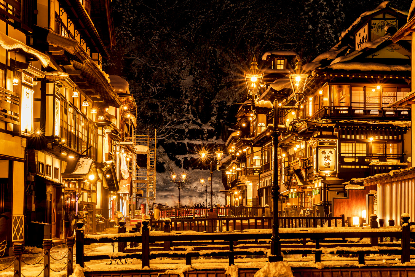 銀山温泉の風景 積雪のある冬の夜 山形県尾花沢市