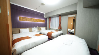 [喫煙] ツインルーム+エキストラベッド ベッド幅120cm x 2台+100cm x 1台/3名まで/18.3平米