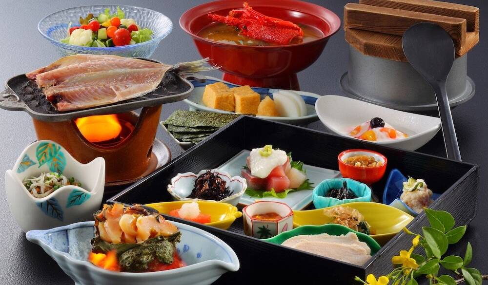 地の食材がたっぷり
豪華会席に満たされる / 1