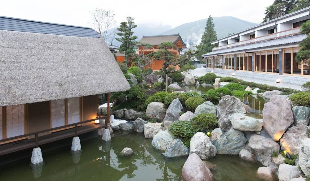 茅葺（かやぶき）の茶室と庭園 / 4