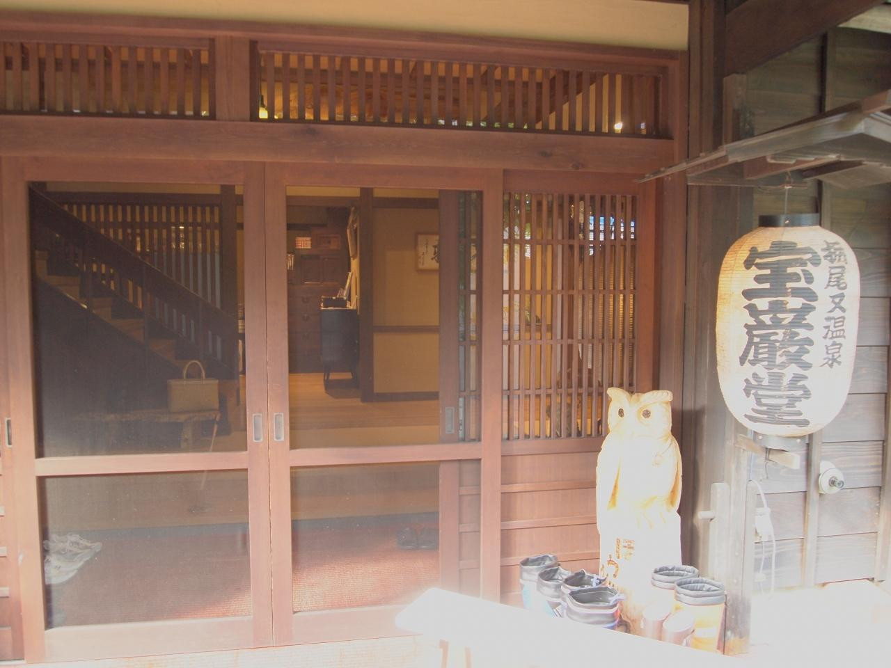 梁と桐の趣が素敵。落ち着ける宿「宝厳堂」1812588