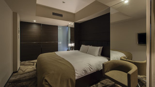 プレミア ダブルルーム キングベッド 1 台 喫煙可