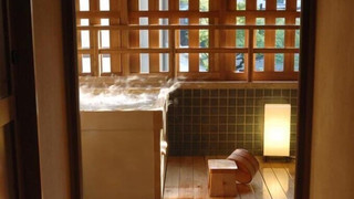 温泉掛流し露天風呂 広々浴室に高野槇の湯舟 68平米 (遠霞) 禁煙