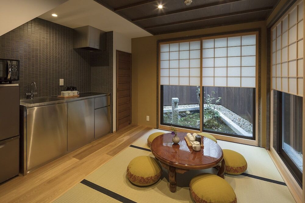 客室内のダイニングエリア