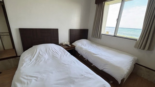 スタンダード ツインルーム 共用バスルーム オーシャンビュー 1階 禁煙