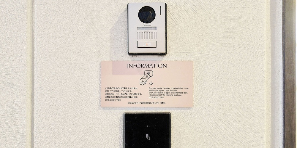 施設の入り口