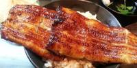 驚愕の見た目！都内で“はみ出しグルメ”が味わえるお店10選