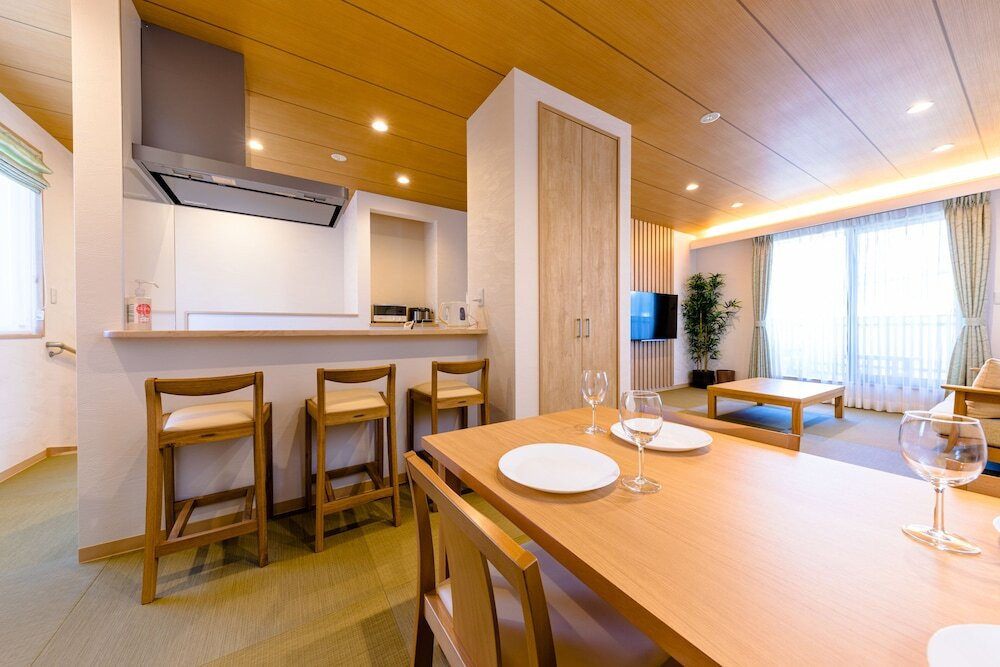 客室内のダイニングエリア