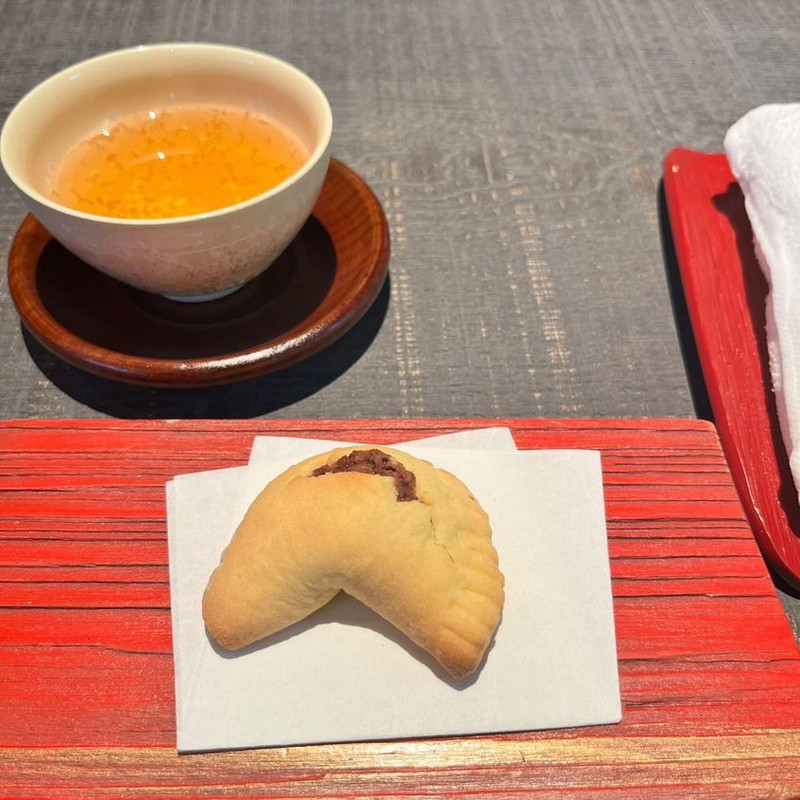 ウェルカムドリンクとお菓子 / 2