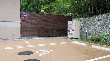 車椅子対応のトラック用駐車場 / 2