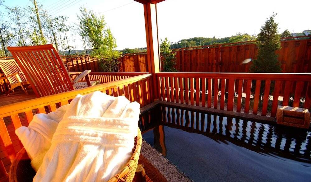 客室露天風呂で
極上温泉を満喫 / 2