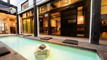 足湯カフェの足湯 / 2