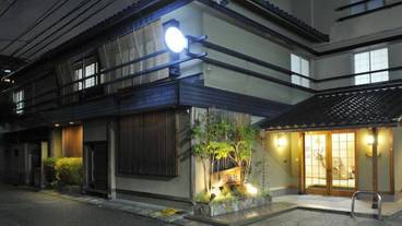 施設の入り口 / 28