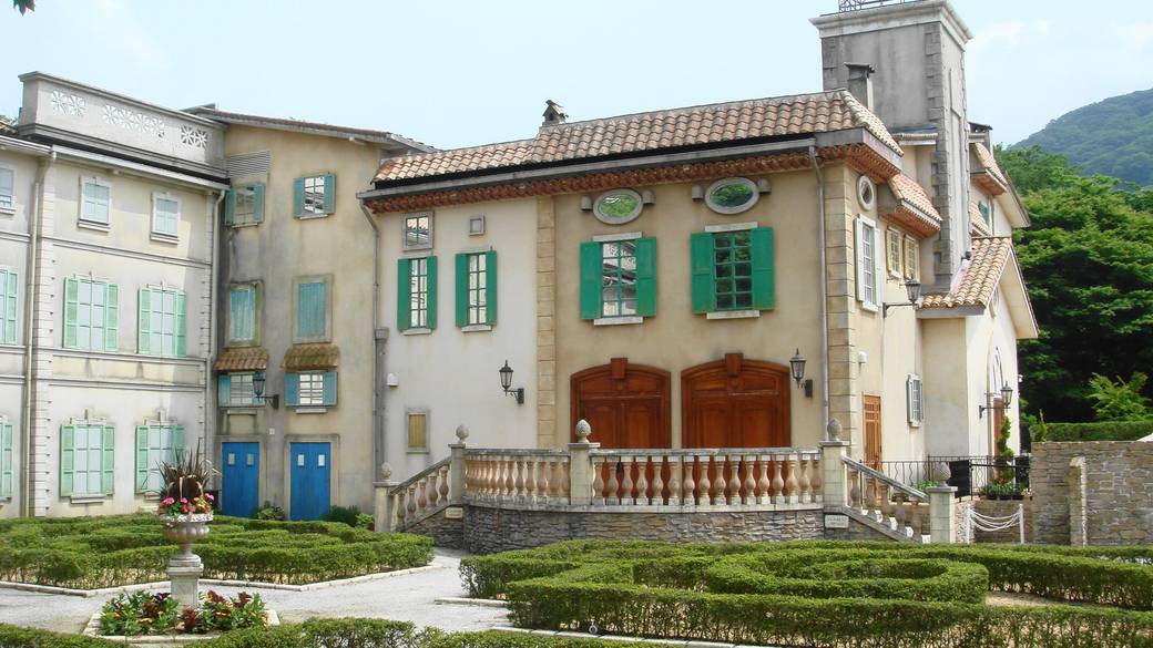 「星の王子様ミュージアム」で
物語の世界へ / 1