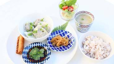 食事・飲み物 / 3