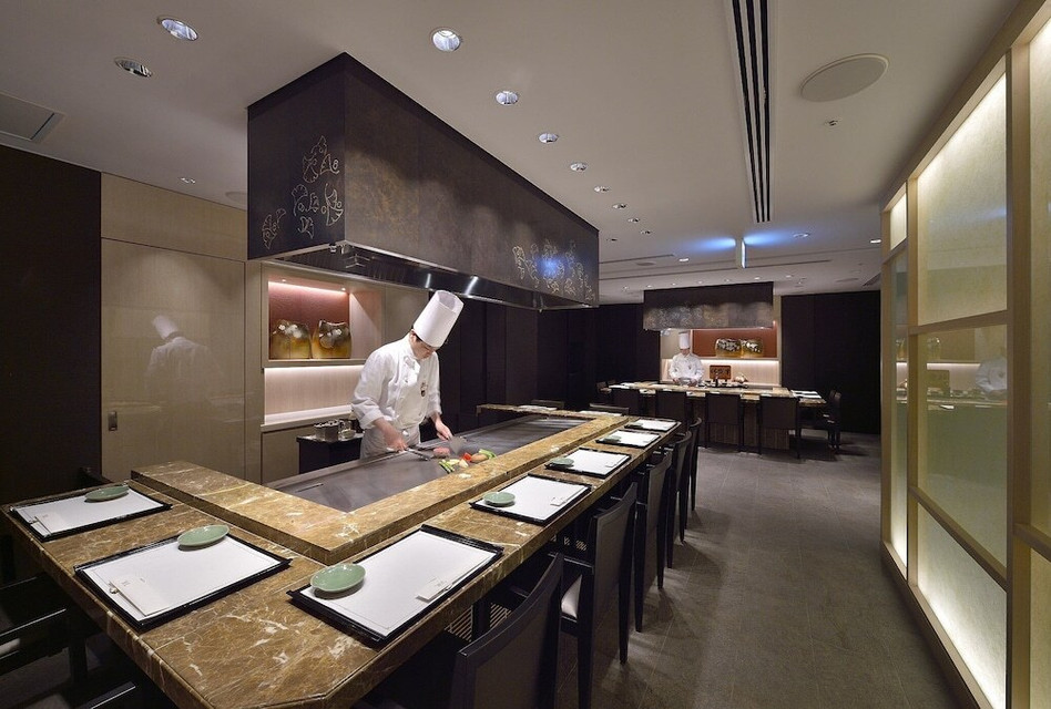 鉄板焼　銀杏　店内