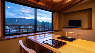 和洋室 16畳 マウンテンビュー 専用ダイニングルーム 禁煙