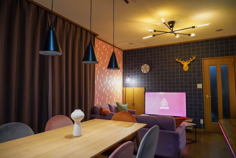 客室内のダイニングエリア