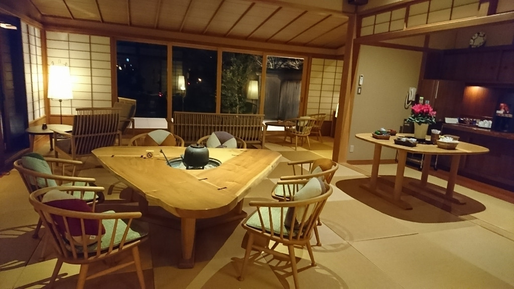 「金沢犀川温泉 川端の湯宿 滝亭」 内観 86218298 露天風呂付き特別室宿泊者限定のラウンジ