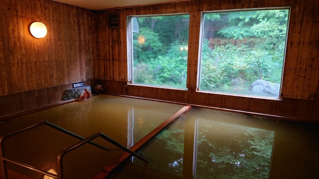 かけながしの温泉　2種類の温度帯の浴槽あり
