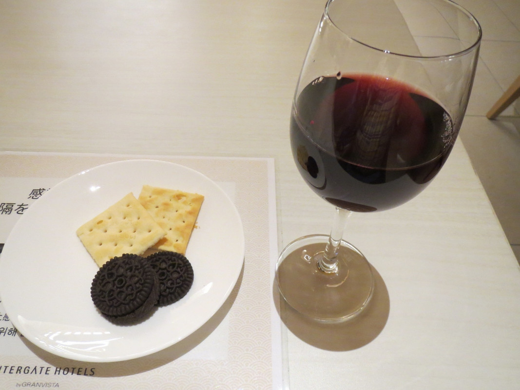 ラウンジサービス　お菓子やワイン・カクテル飲み放題