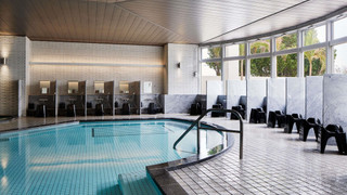 スーペリアルーム：シングルベッド2台、シャワーブース