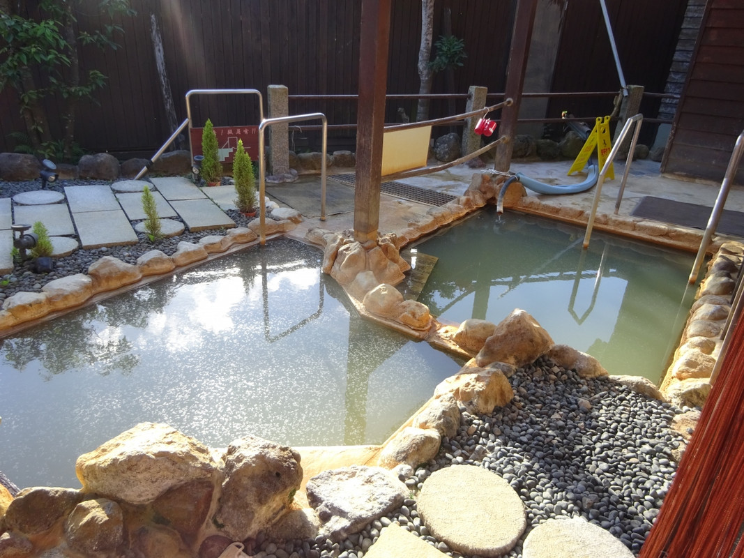 湯の花が浮かぶ良泉を堪能できます。