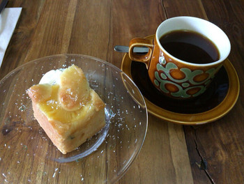 「NAGASAWA COFFEE」 料理 53728777 パイナップルケーキとケニア