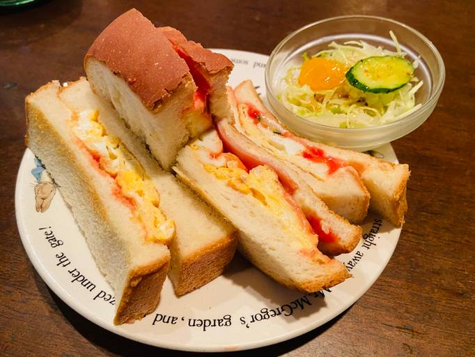 おしゃべりは続く♪
レトロな喫茶店で休憩 / 3