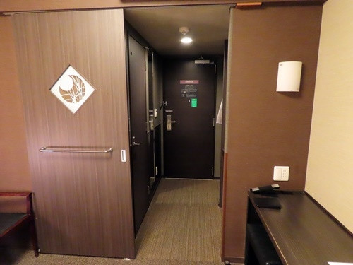 ドアと居室が中扉で仕切れるスタイル