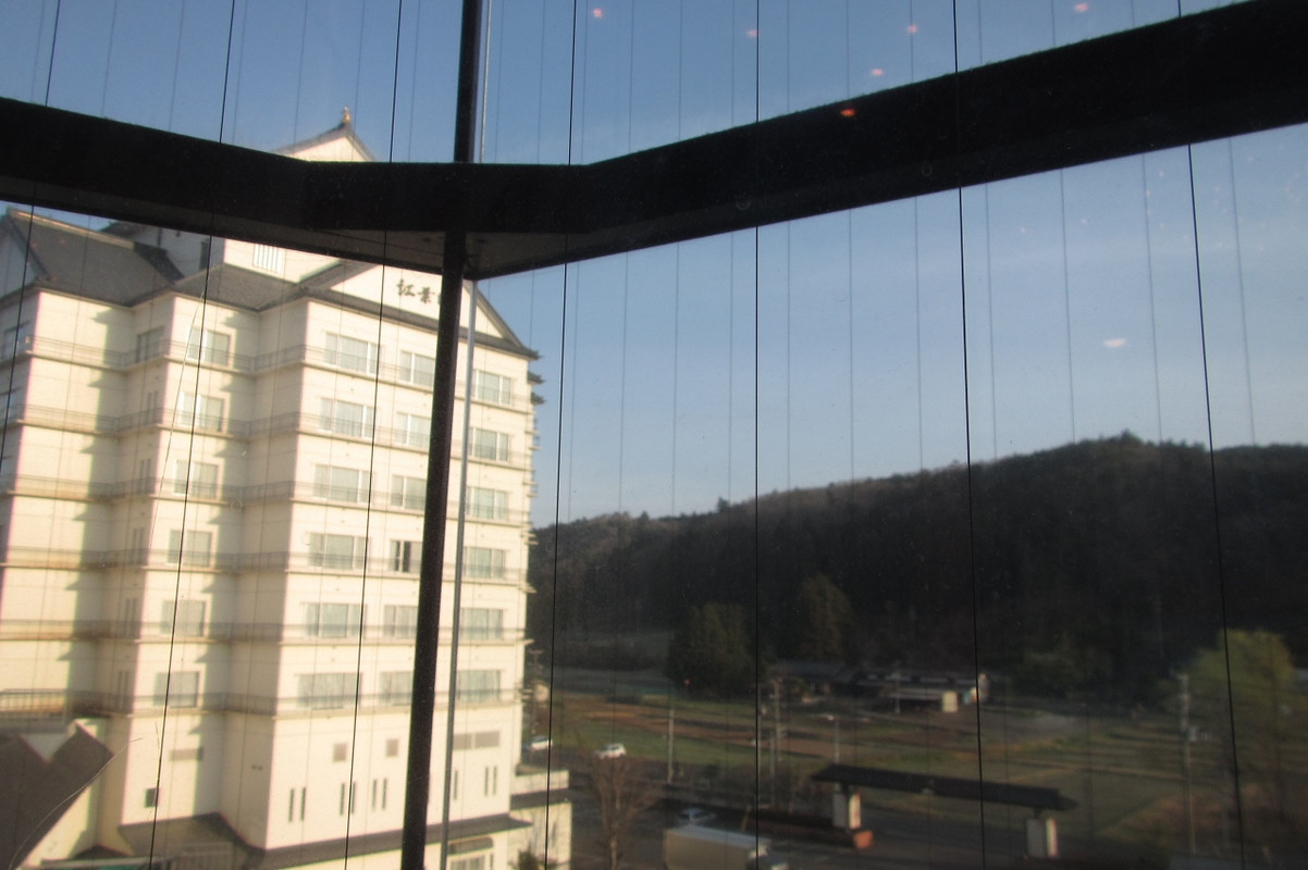 エレベーターから見た建物