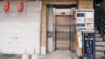 施設の入り口 / 2