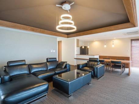 Condominium T‐Room / 5