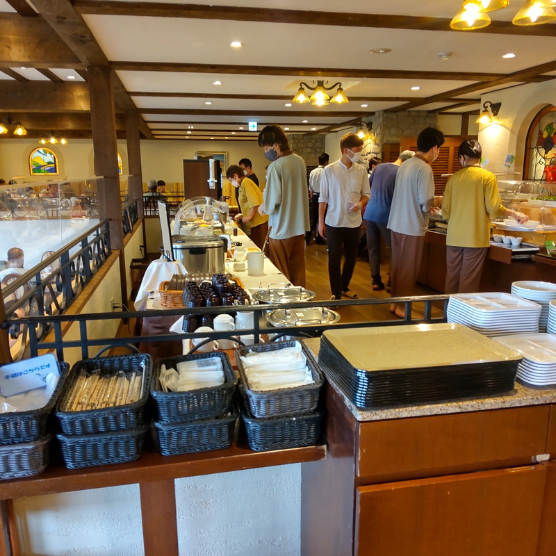 朝食はバイキングスタイル