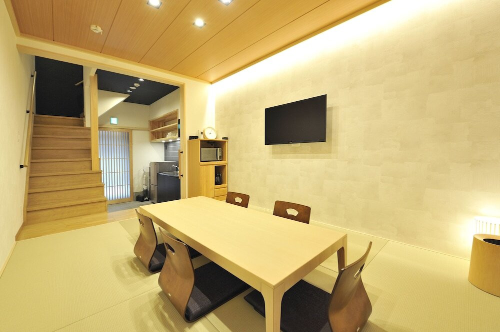 客室内のダイニングエリア