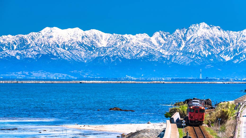 富山湾と立山連峰 / 1