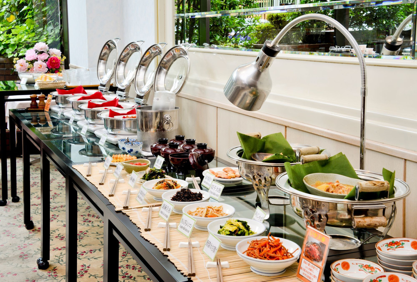 アーケード商店街に近く食べ歩きにもピッタリ3656518