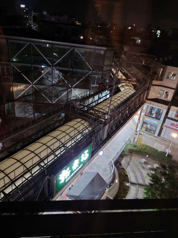 目の前は新京極の広場