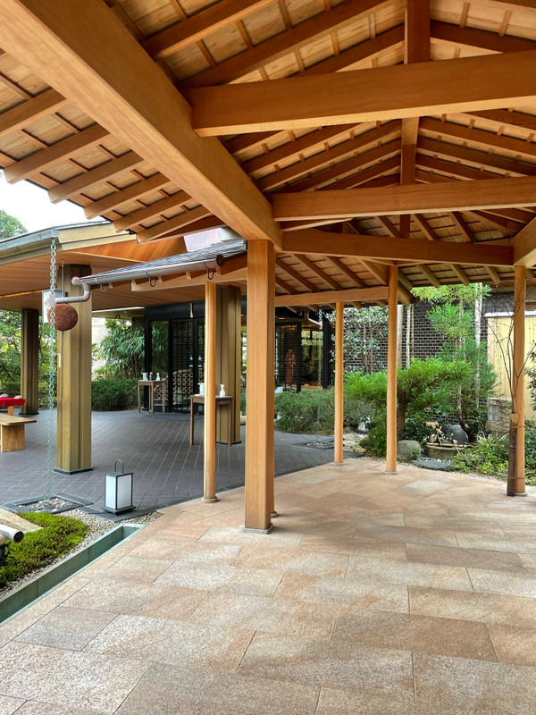 荷物も持っていただき、スムーズにチェックインできました。