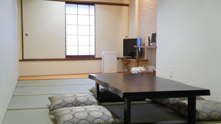 トラディショナル ルーム ベッド (複数台) 共用バスルーム (5 people)