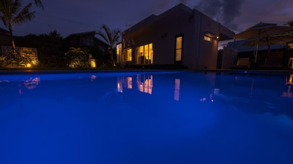 屋内 / 屋外プール