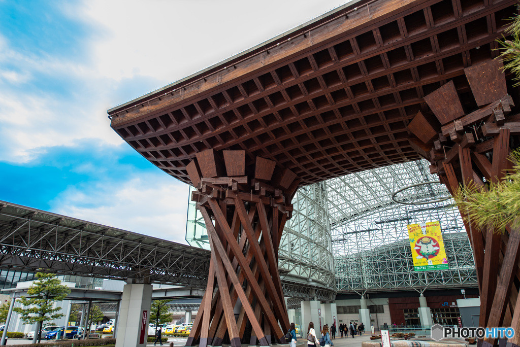 “世界で最も美しい駅”に選ばれた金沢の玄関口1610330