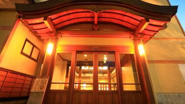 施設の入り口 / 28