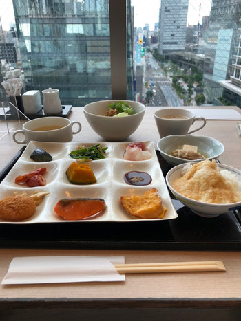 「ホテル龍名館東京」 料理 183502082 東京駅を眺めながらの朝食。