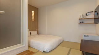 和風クワドラプルルーム ダブルベッド 2 台