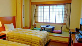 和洋室 禁煙 (ベッド2台 + 布団1組)