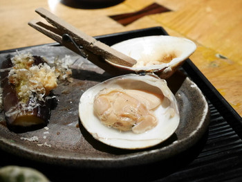 「焼はまぐりる 大門店」料理 692213 焼きはまぐり