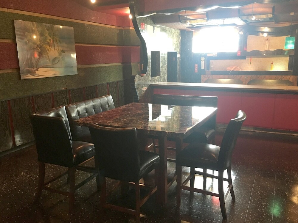 客室内のダイニングエリア