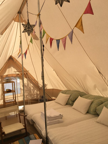 敷地内にスパも!自然のなかで手ぶらBBQが楽しめるグランピング4084503