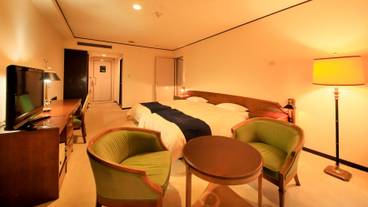 Room / 5